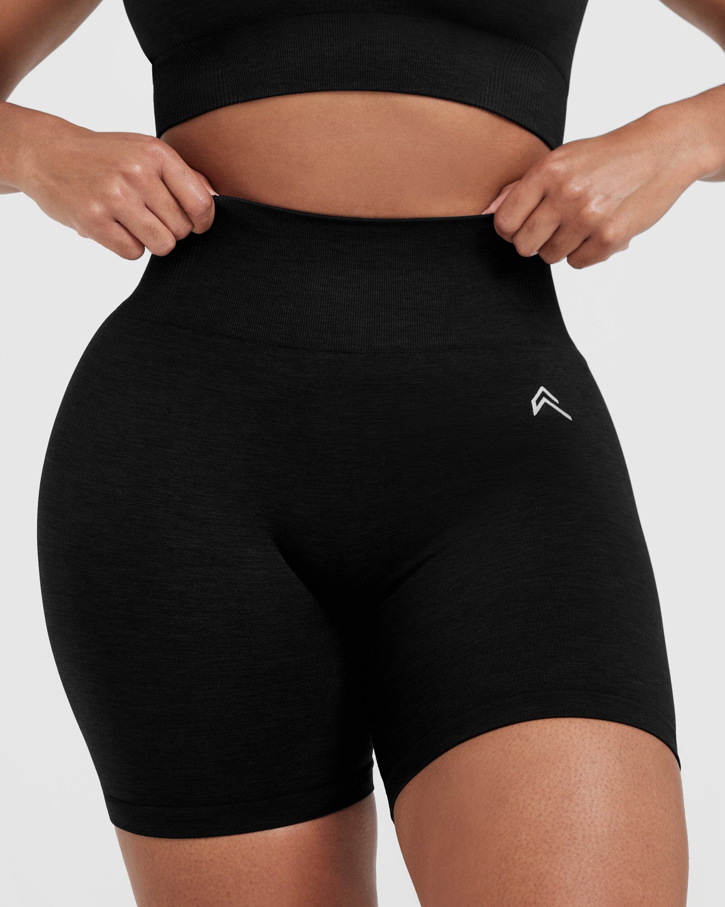 Classic Seamless 2.0 Mid Shorts | Black Marl - Image 4
