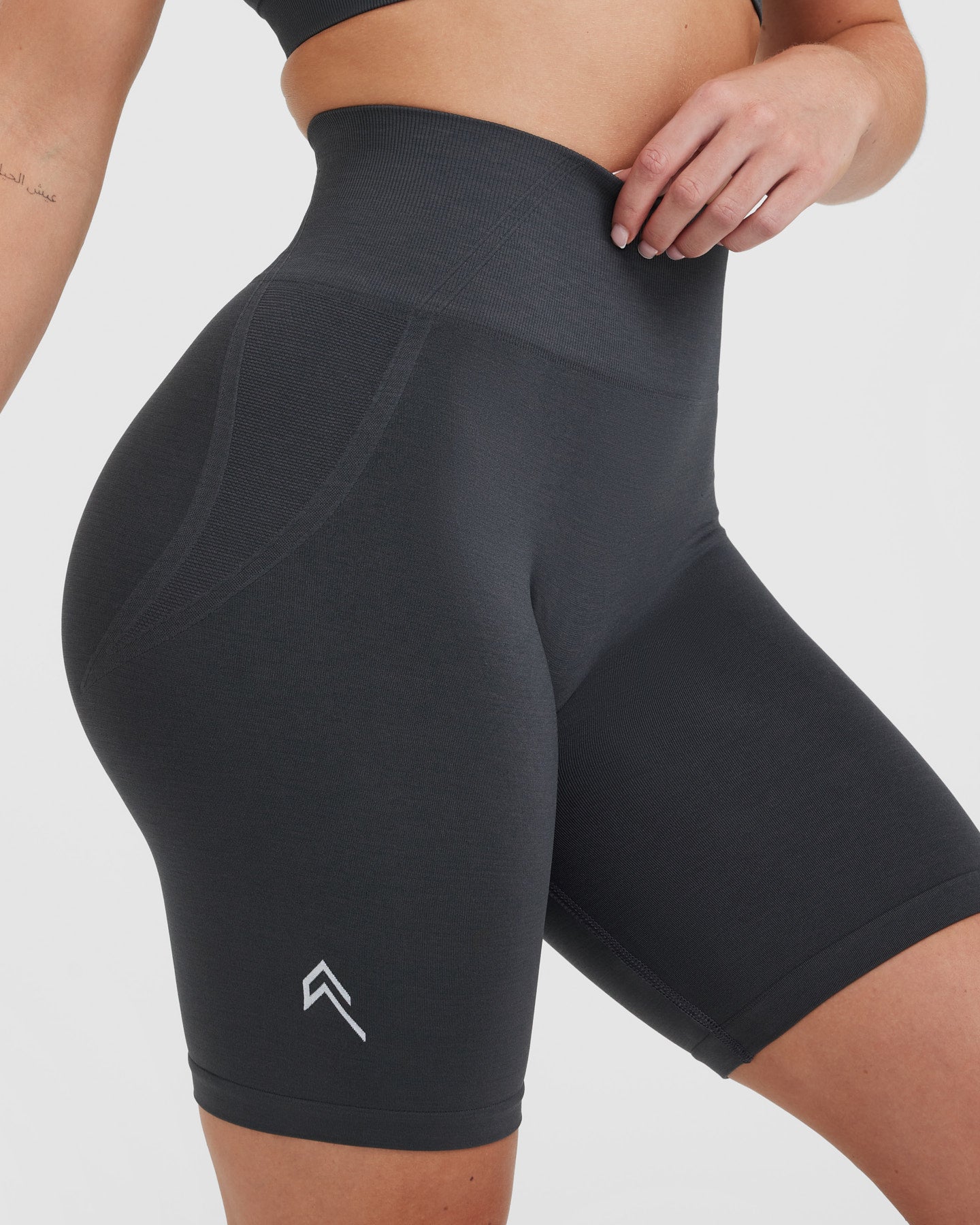 EffortlessLift Seamless Cycling Shorts with White Logo | Coal - Image 4