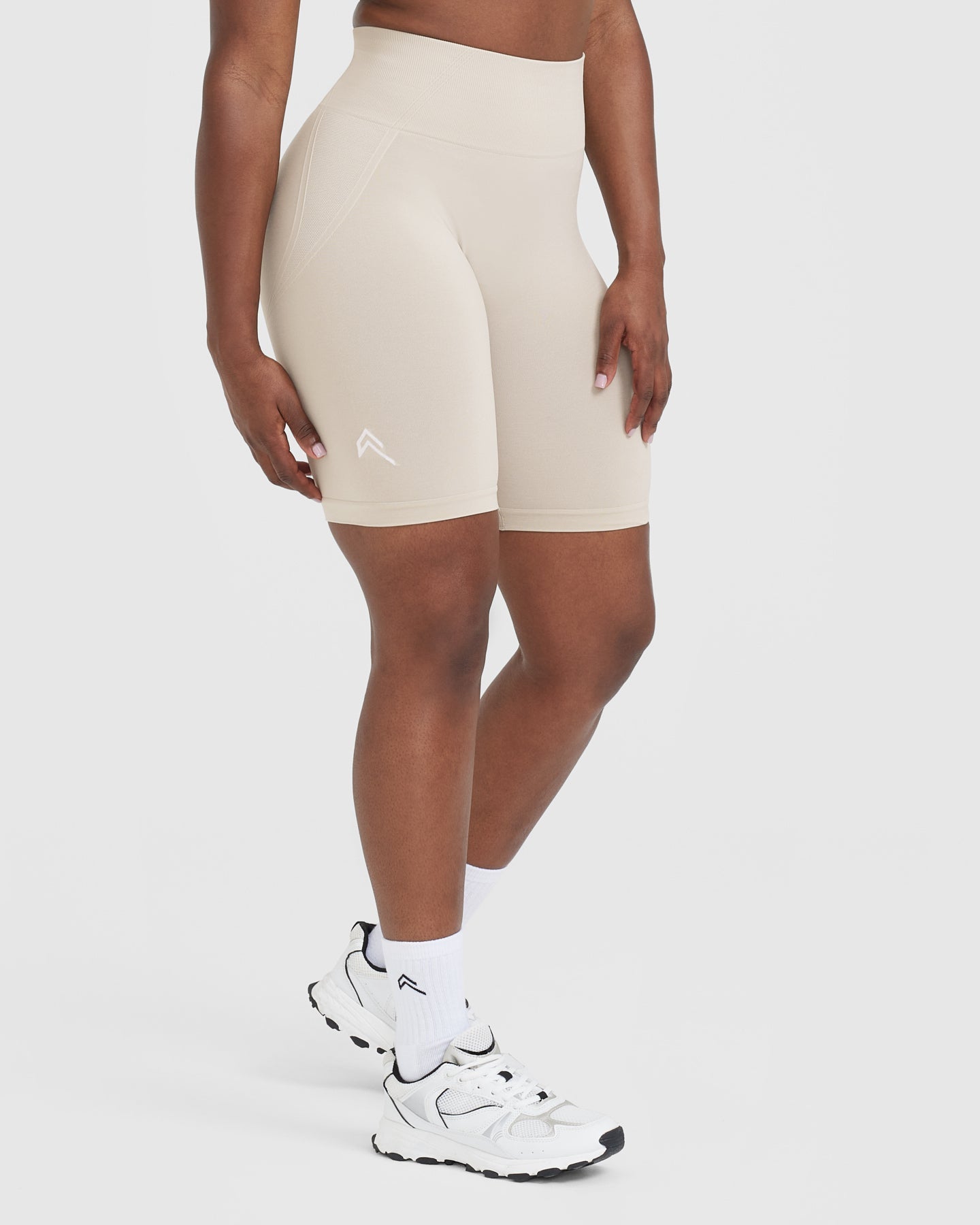 EffortlessLift Seamless Cycling Shorts with White Logo | Sand - Image 3