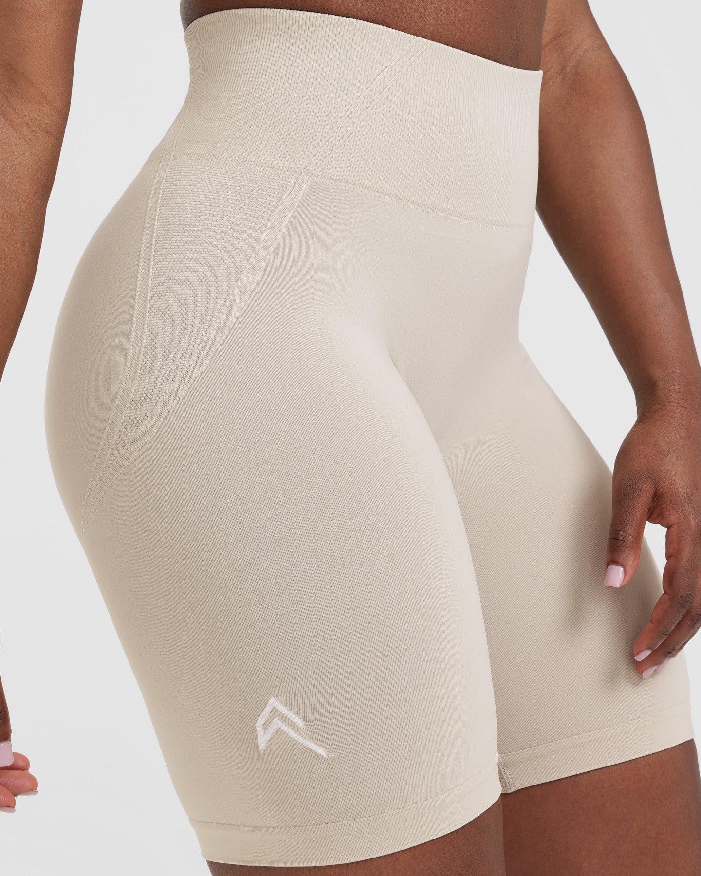 EffortlessLift Seamless Cycling Shorts with White Logo | Sand - Image 4