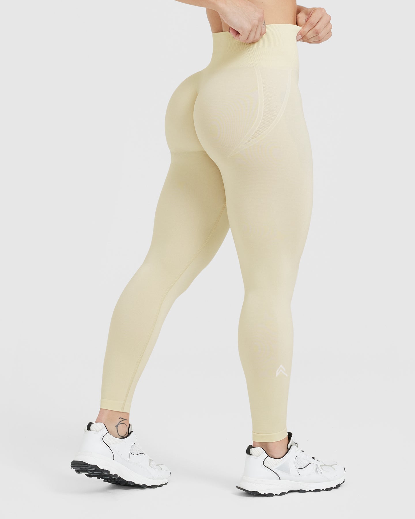 Alternative view of EffortlessLift Seamless Leggings with White Logo | Vanilla