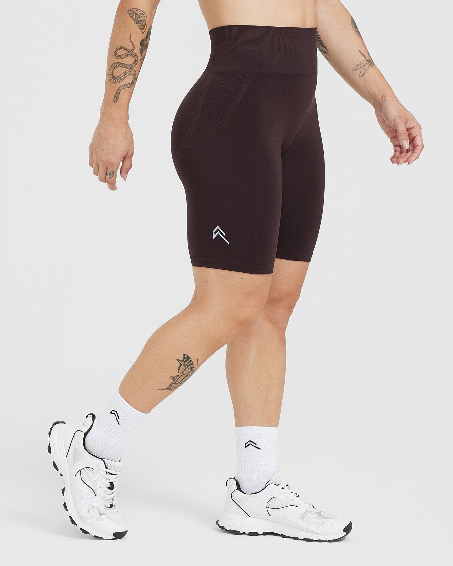EffortlessLift Seamless Cycling Shorts with White Logo | 70% Cocoa - Image 3