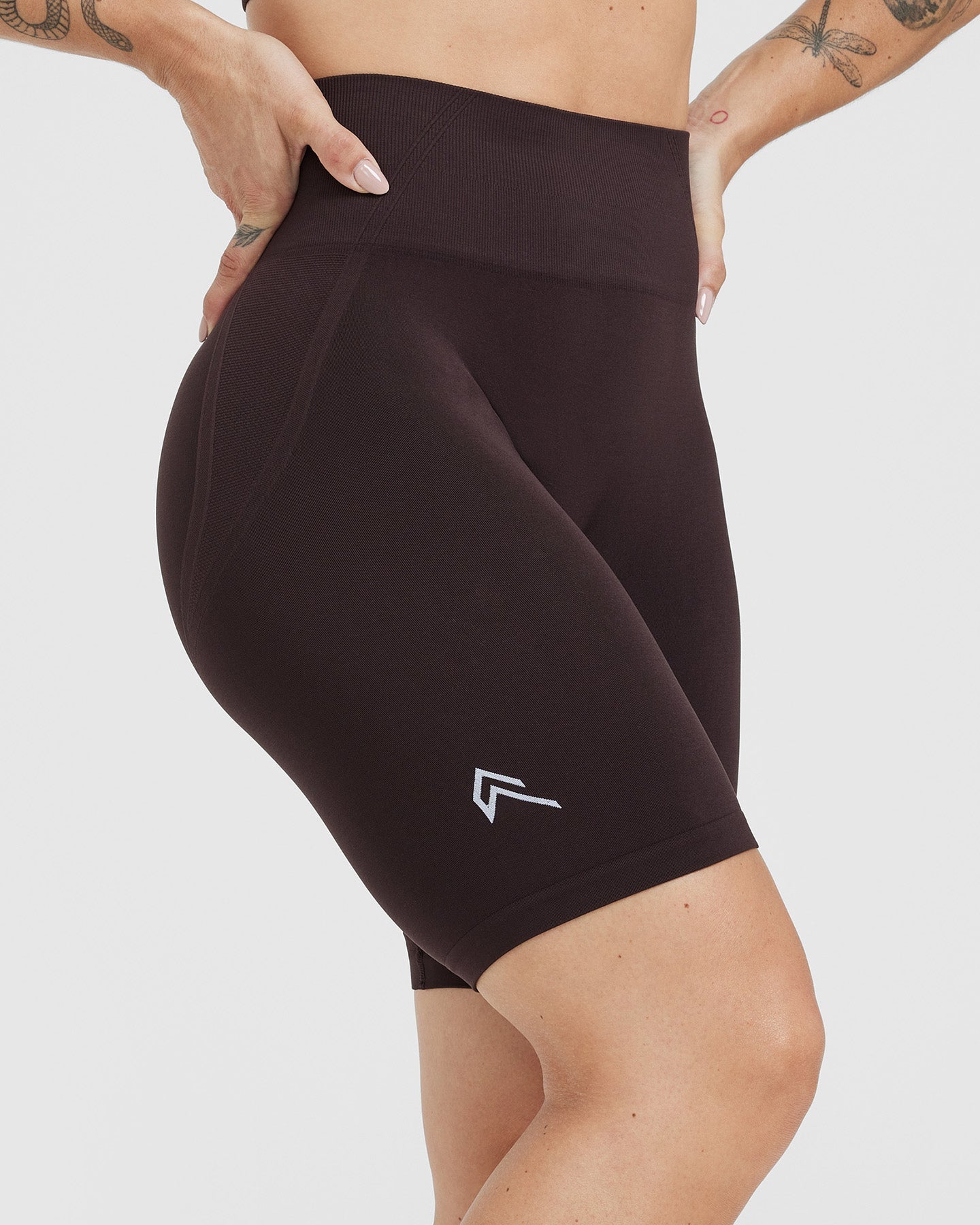EffortlessLift Seamless Cycling Shorts with White Logo | 70% Cocoa - Image 4