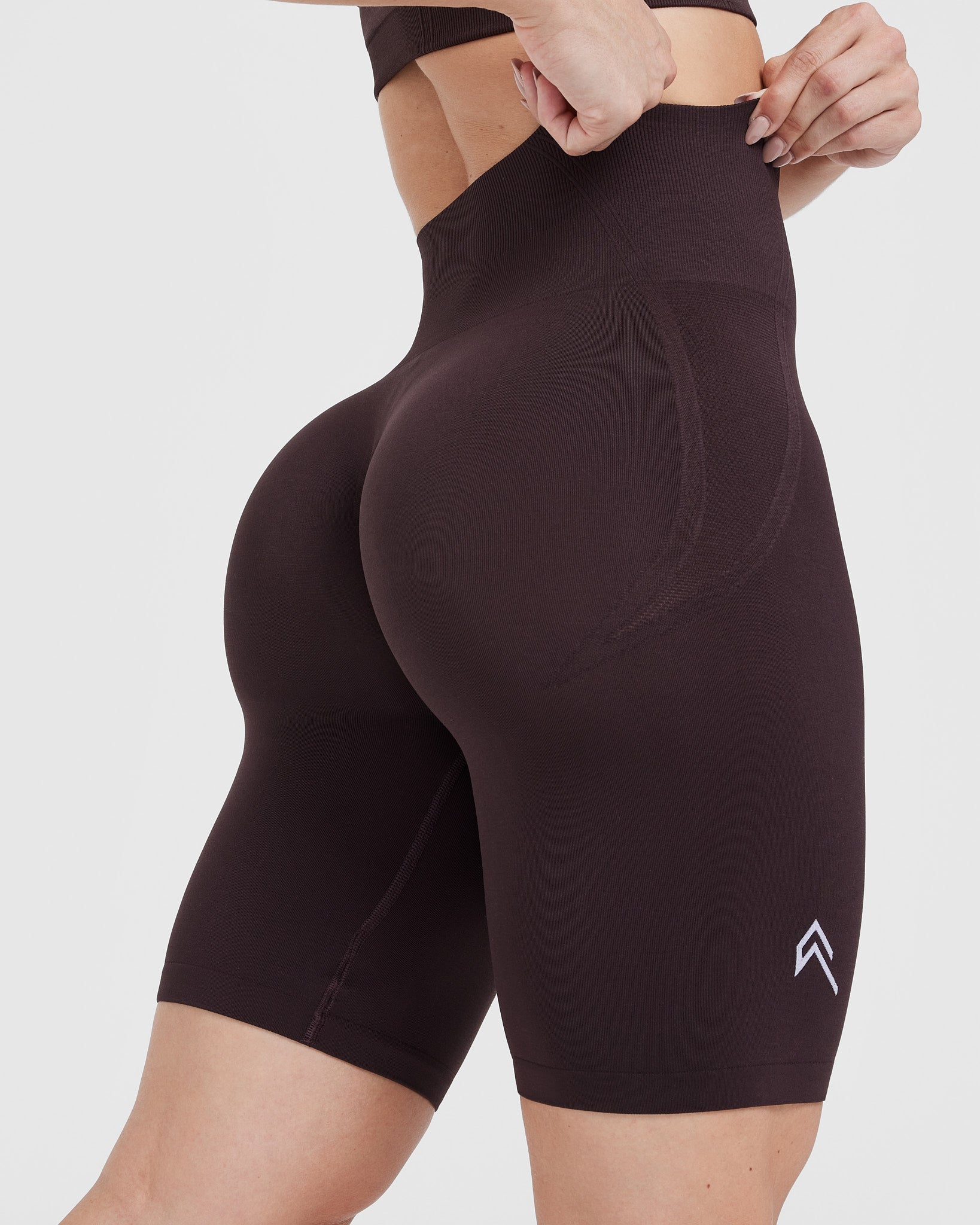 EffortlessLift Seamless Cycling Shorts with White Logo | 70% Cocoa - Image 5