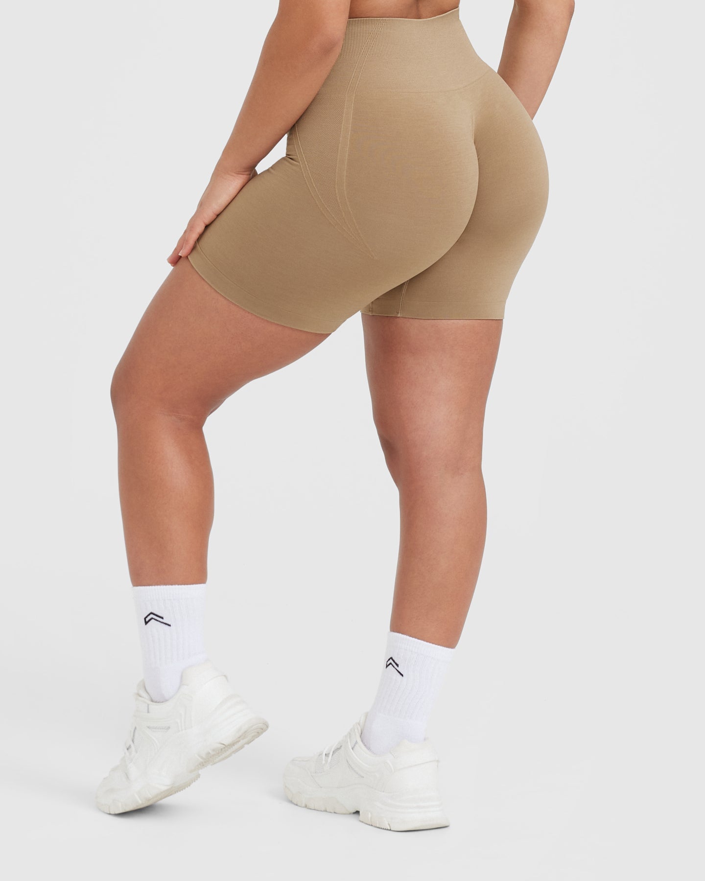 Alternative view of EffortlessLift Seamless Shorts with White Logo | Dune Brown