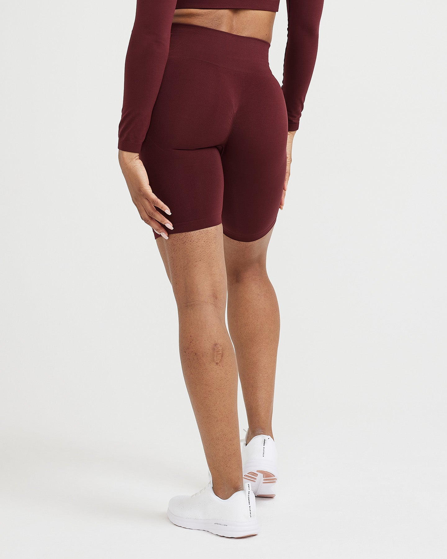 EffortlessLift Seamless Cycling Shorts with White Logo | Rosewood - Image 4