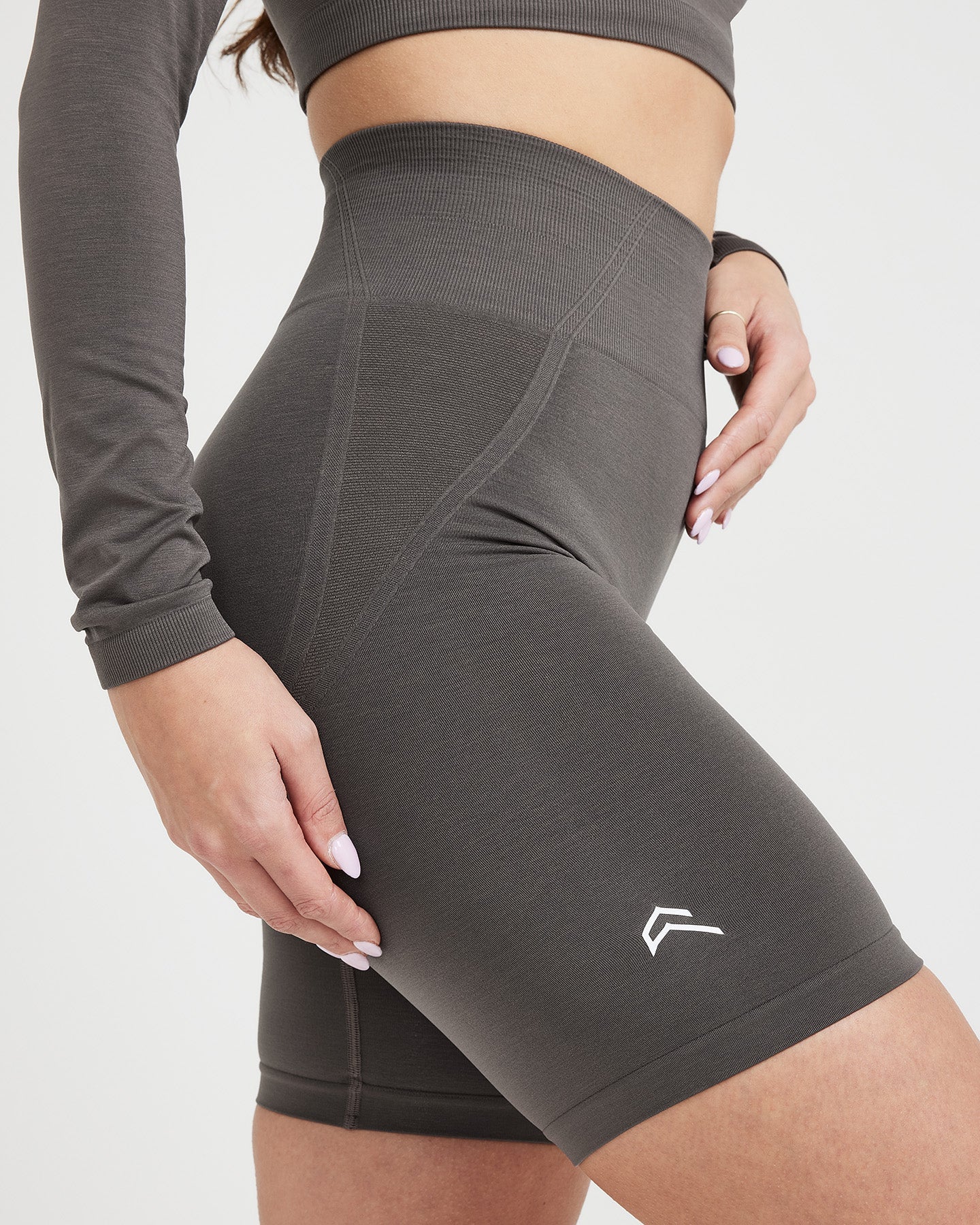 EffortlessLift Seamless Cycling Shorts with White Logo | Deep Taupe - Image 5