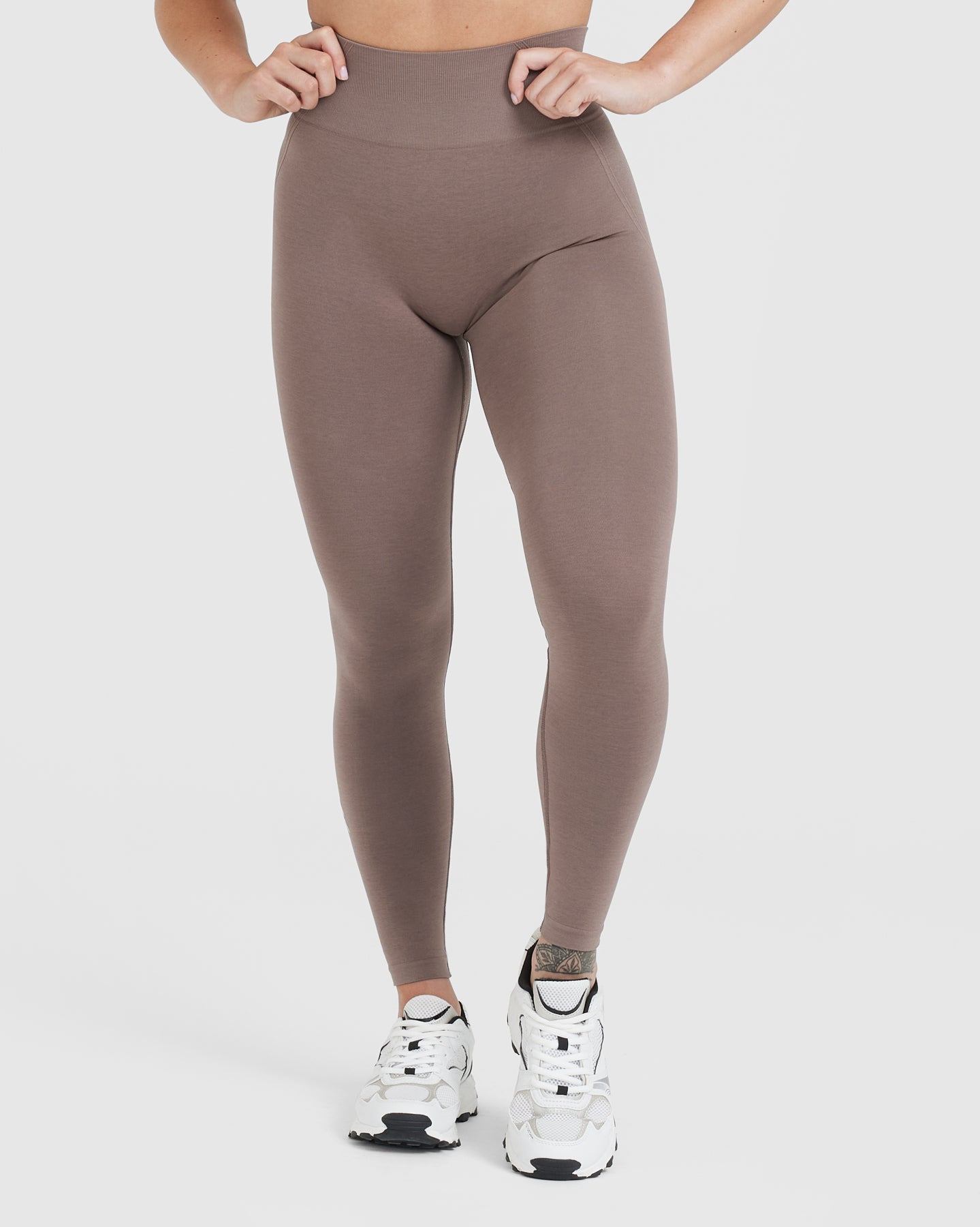 EffortlessLift Seamless Leggings with White Logo | Washed Cool Brown