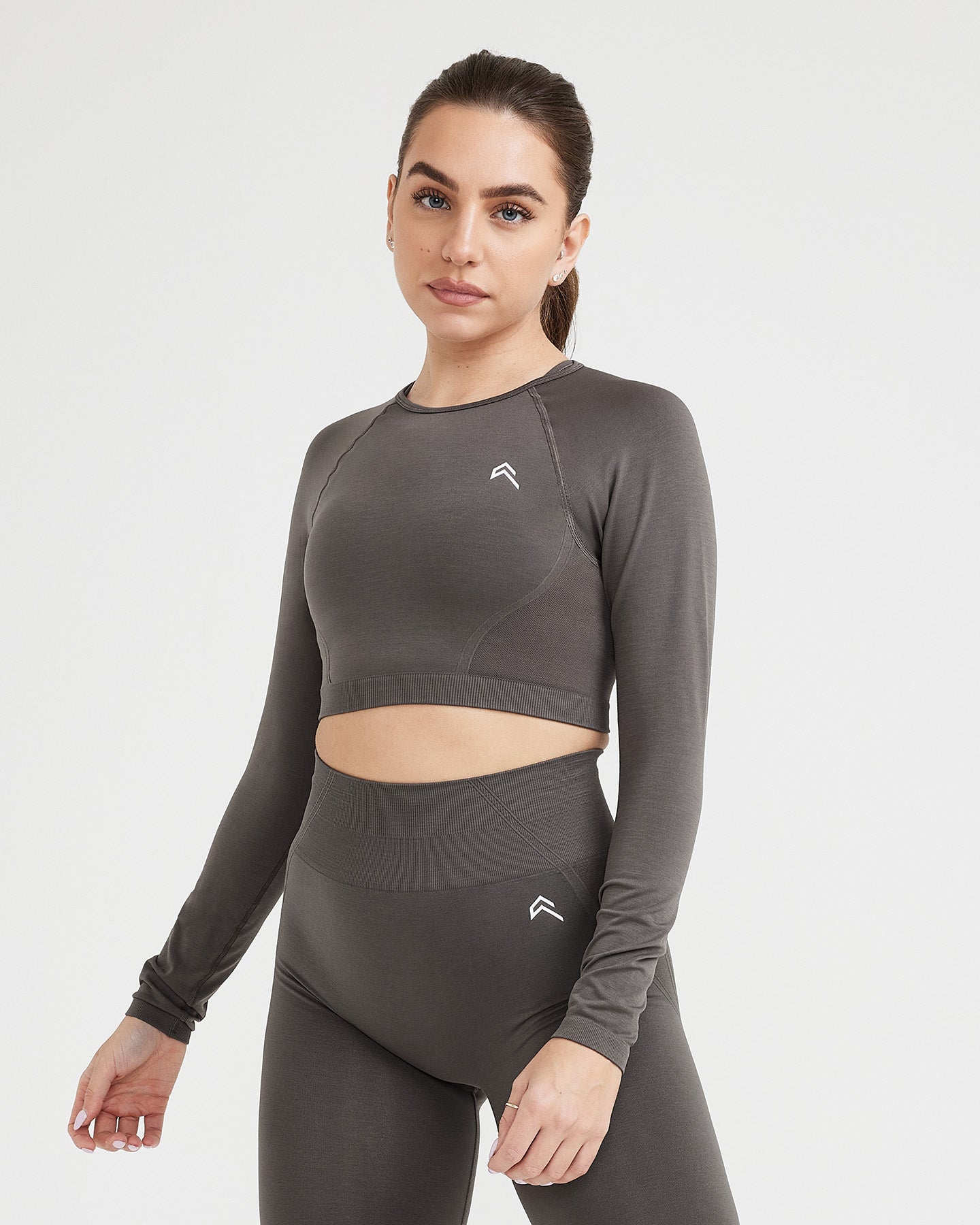EffortlessLift Seamless Long Sleeve Crop Top with White Logo | Deep Taupe