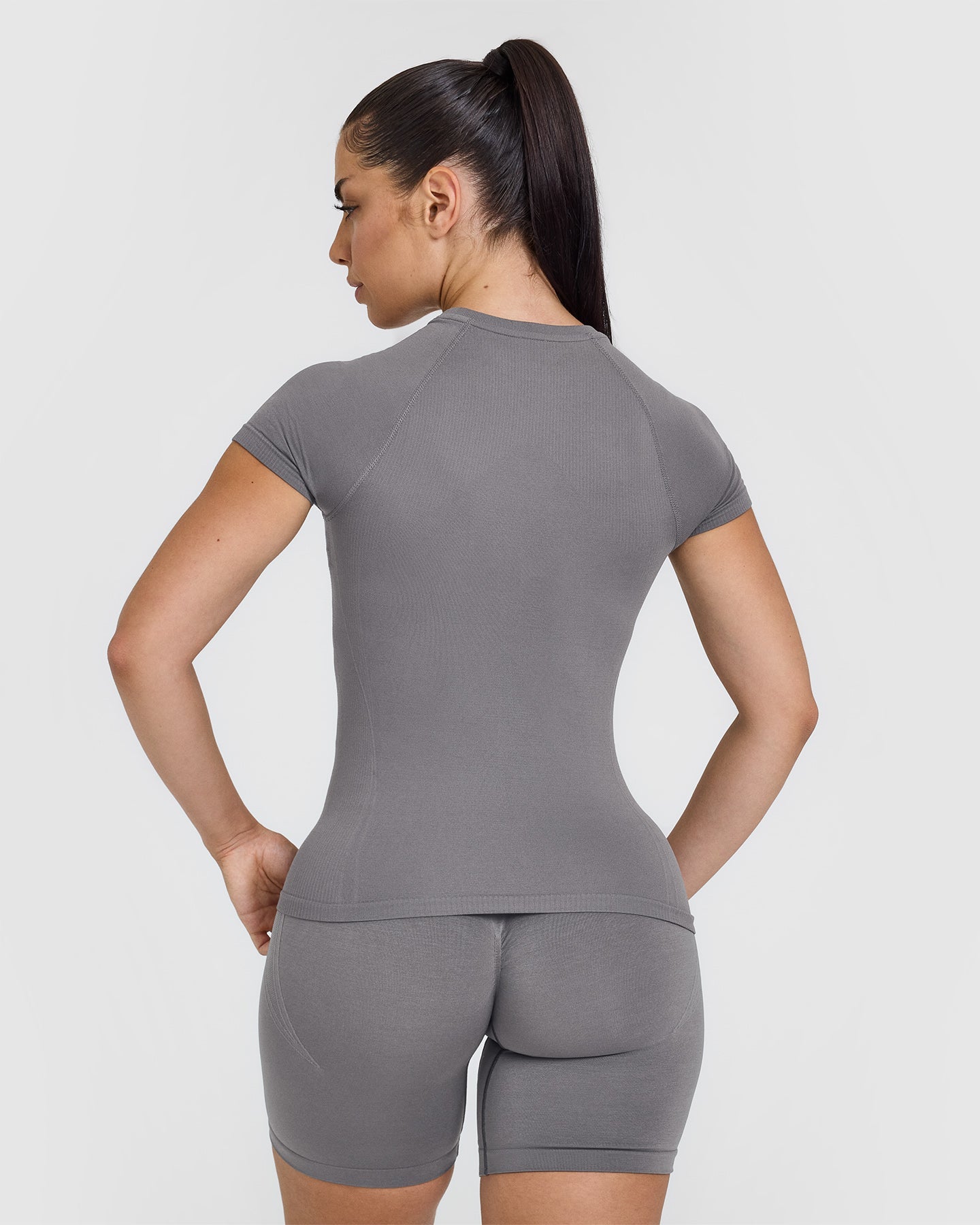 Alternative view of Go To Seamless Fitted Top | Ash Grey