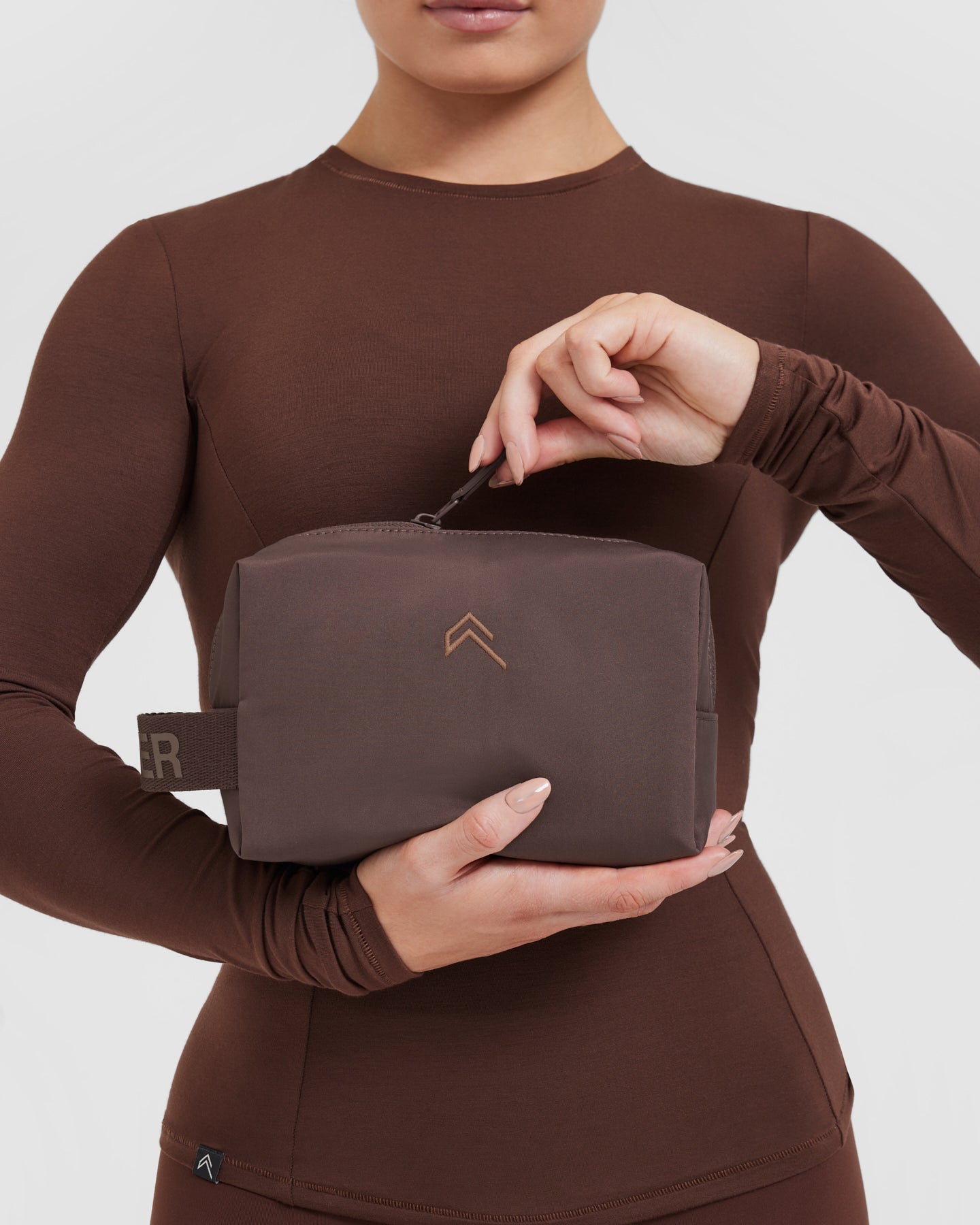 Alternative view of Go To Washbag | Espresso
