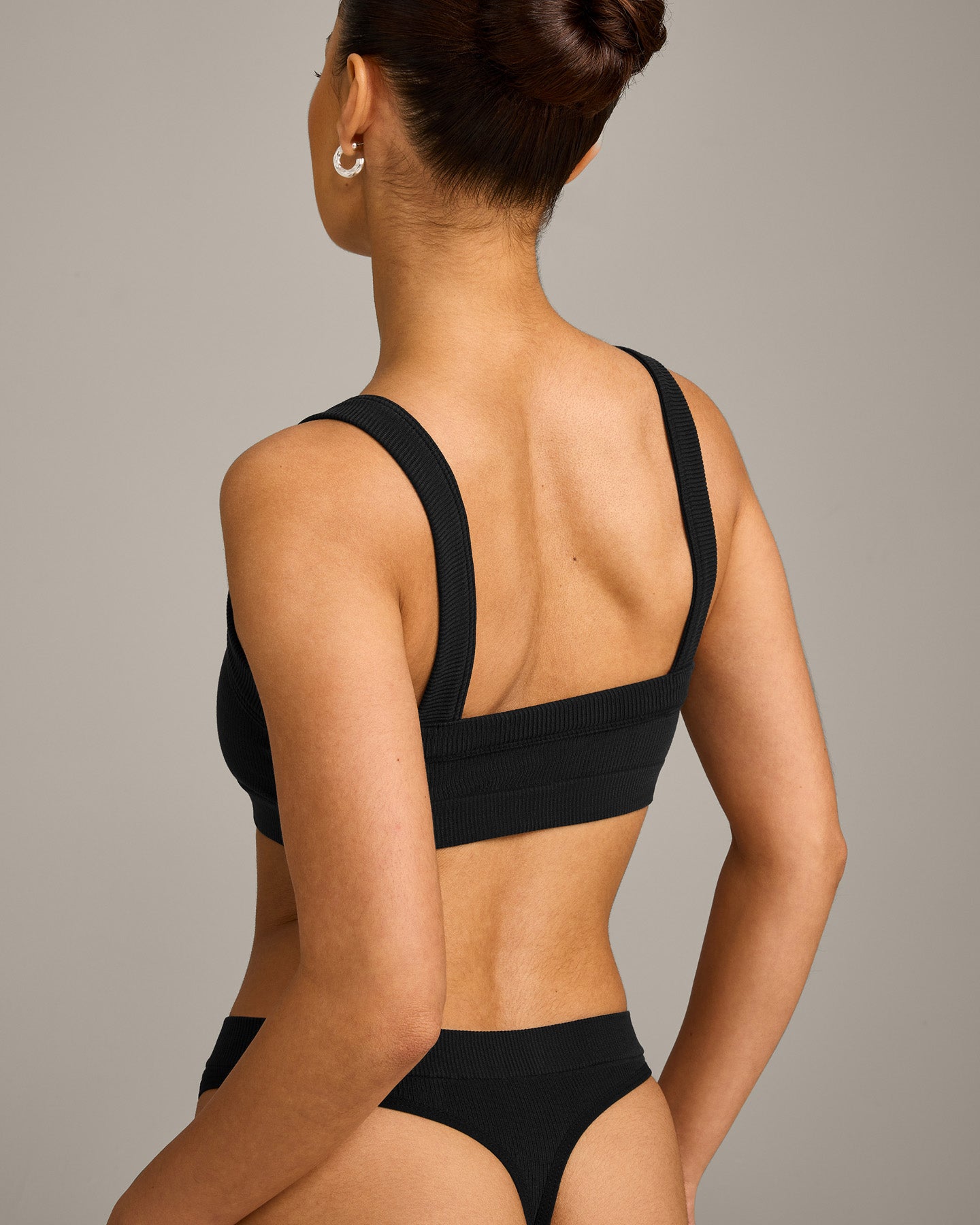 Seamless Scoop Neck Bralette | Black - Image 4