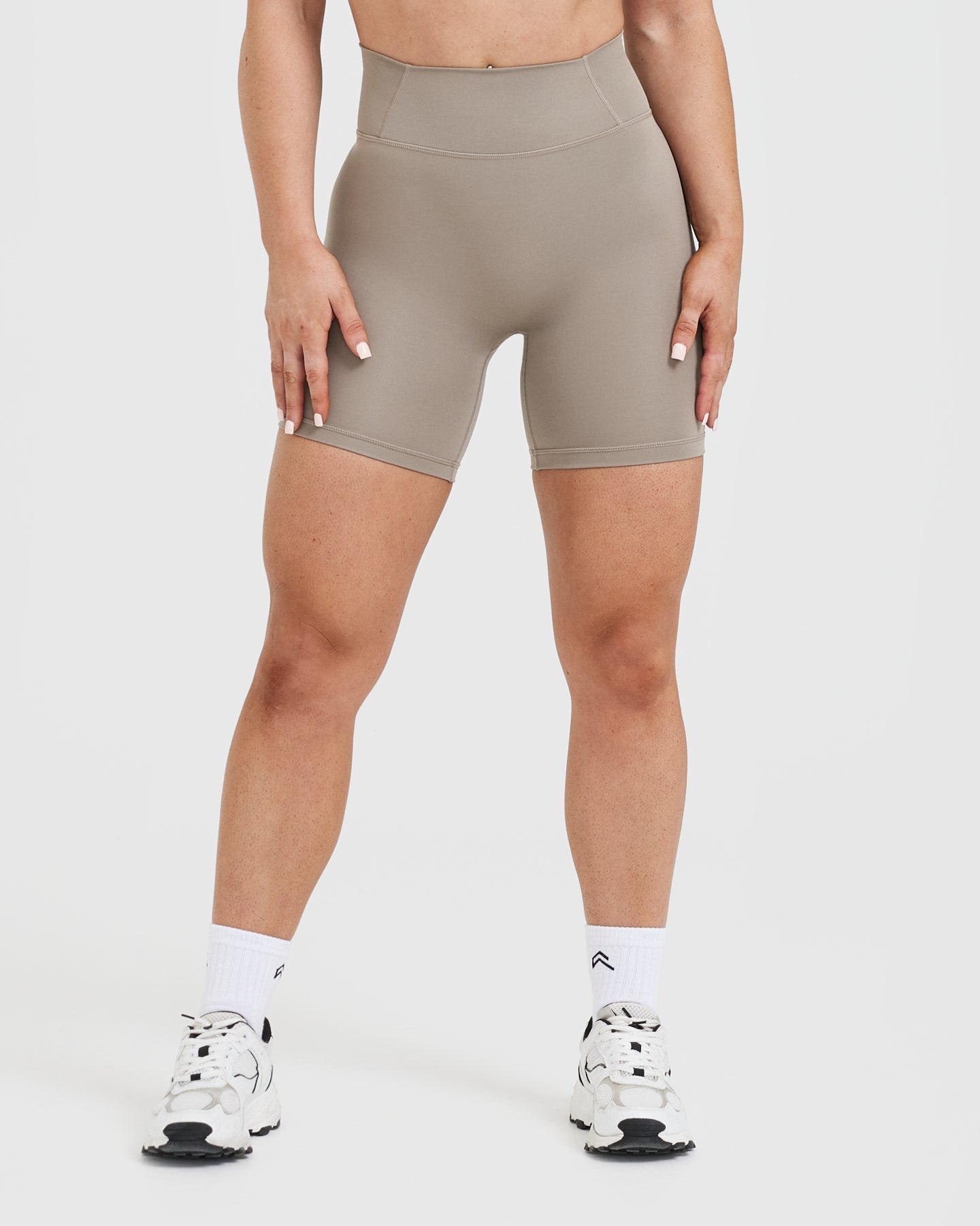 Timeless High Waisted Shorts 6" | Minky